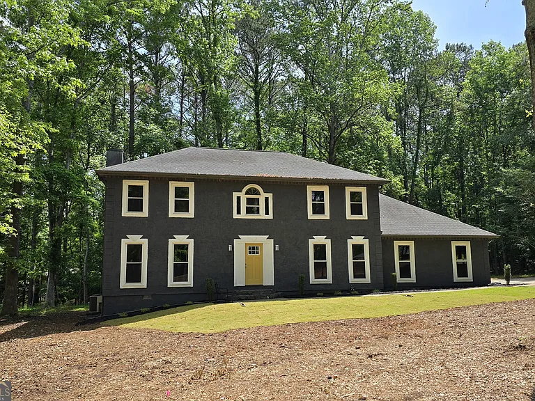 260 Greenfield Cir — Photo 1