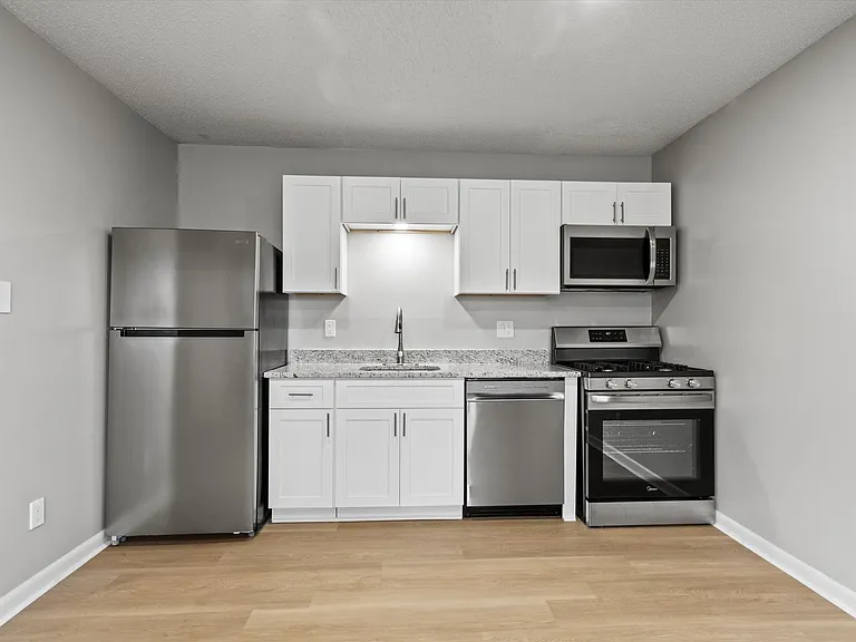 Swan Creek Apartments — Photo 22