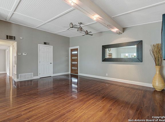 5th image of 319 Granada Dr