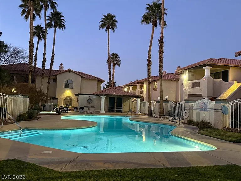 1403 Santa Margarita St #D — Photo 16