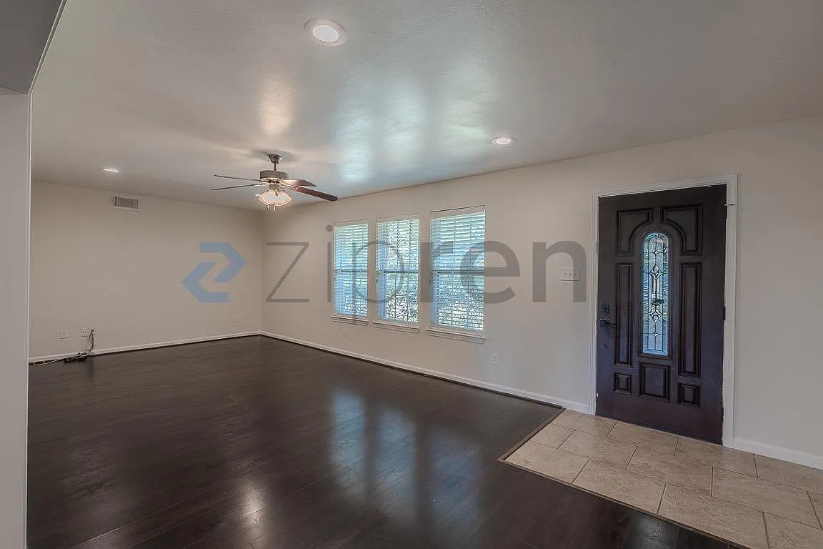 3 bed, 1800 sqft, $3,300 — Photo 4