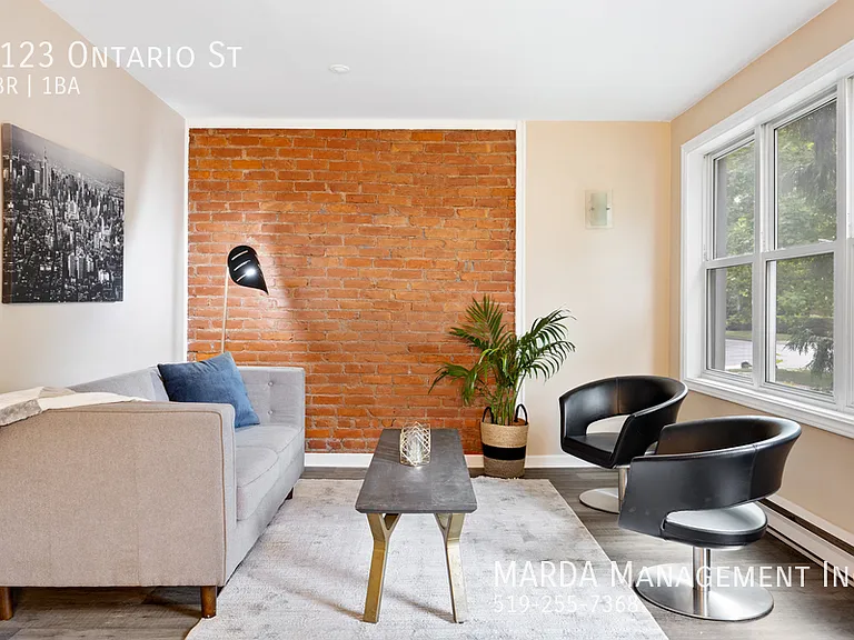 2123 Ontario St — Photo 4