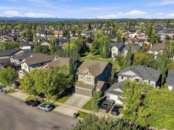 38 SE Drake Landing Dr, Okotoks, AB T1S 0B9