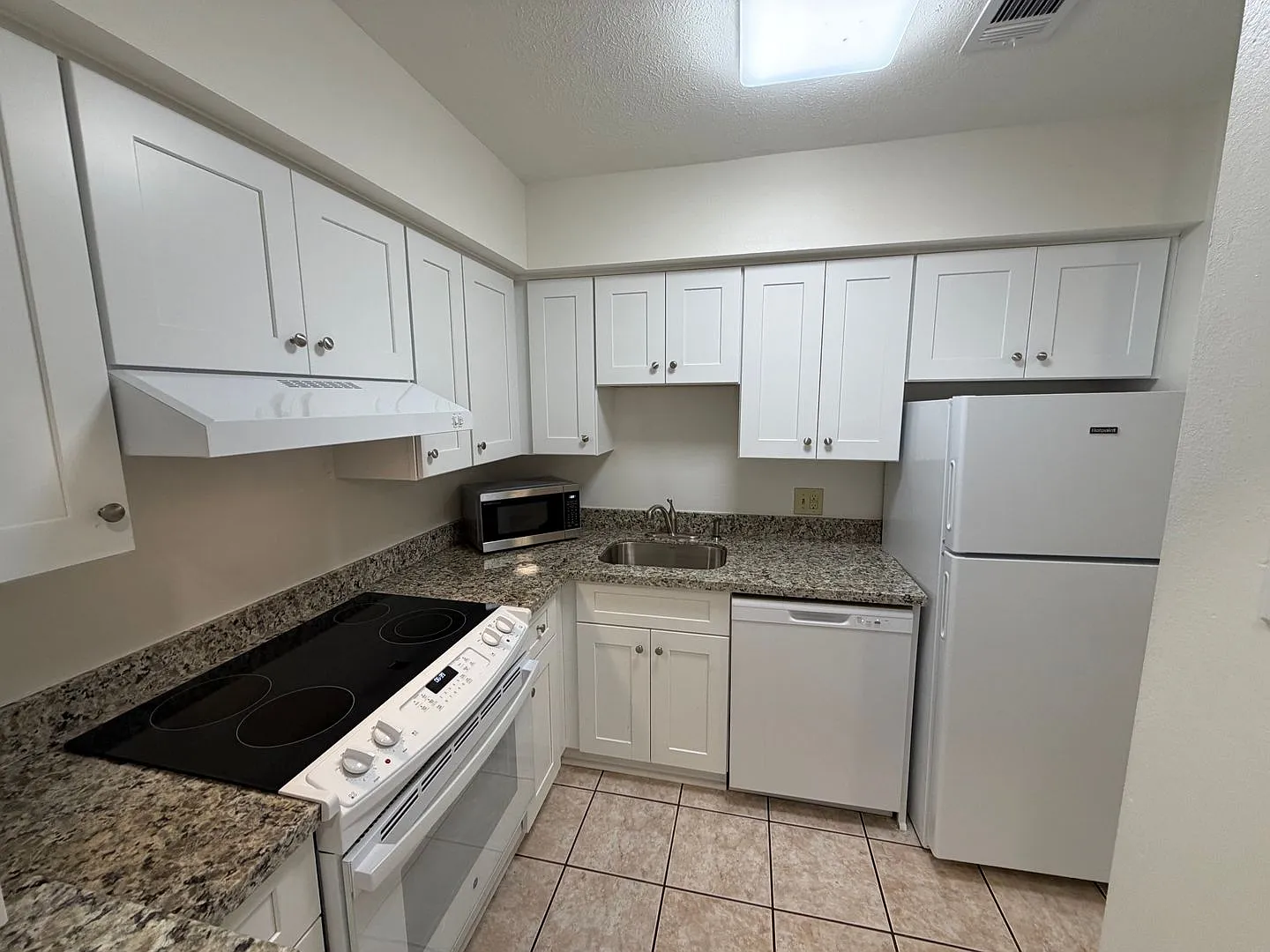 1400 Lake Avenue — Photo 3