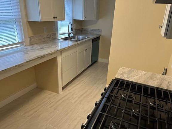 4th image of 1282 Vinton Ave #4