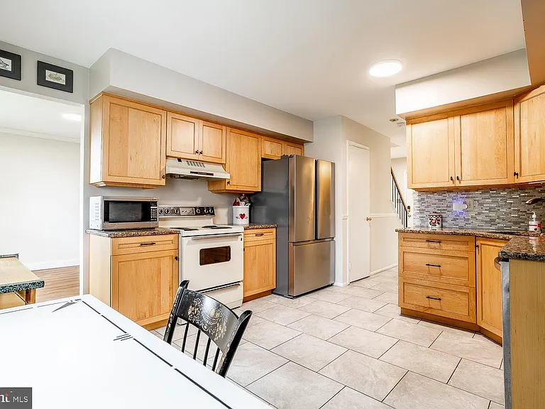 10 Honey Locust Ln — Photo 11