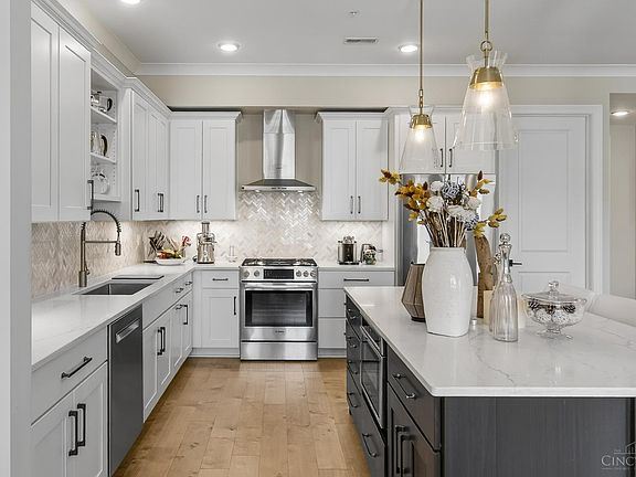 5th image of 230 Vintage Club Blvd Unit 205