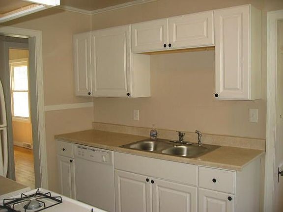 3rd image of 1408 N Baker St
