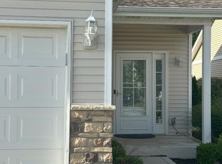 107 Summertree Dr, Porter, IN 46304