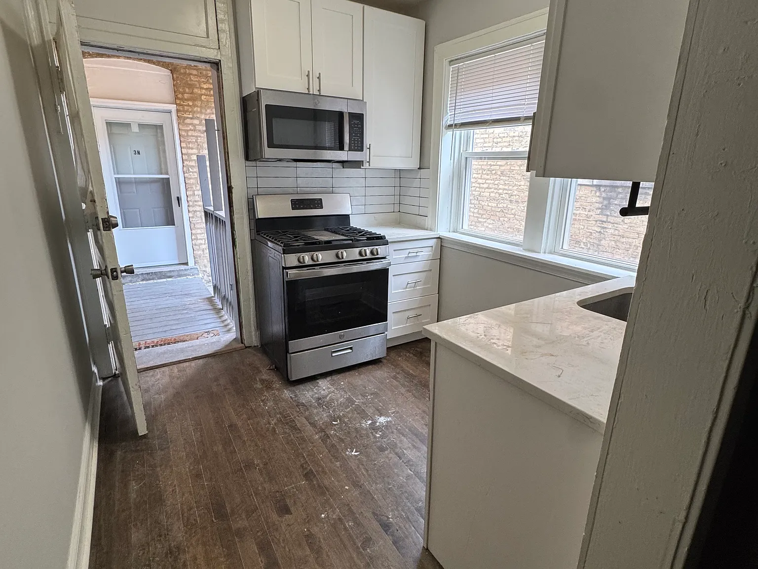 3 bed, 1200 sqft, $2,400 — Photo 4