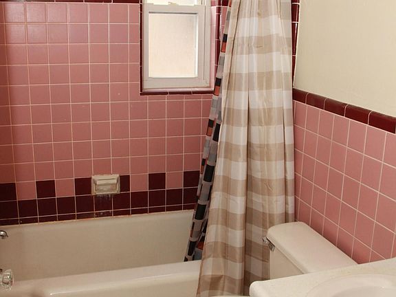 4th image of 4018 Paxton Ave APT A