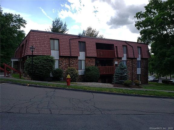 2nd image of 85 Woodsedge Dr APT 2A