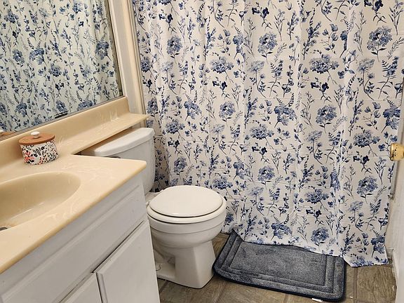 En suite private bath.