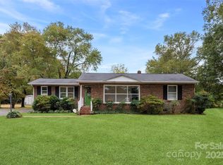 1819 Ratchford Dr, Dallas, NC 28034