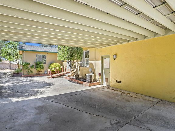 2nd image of 286 Mariposa St