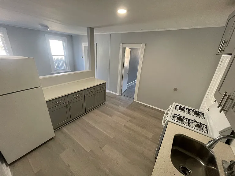 240 Lexington Ave #2 — Photo 9