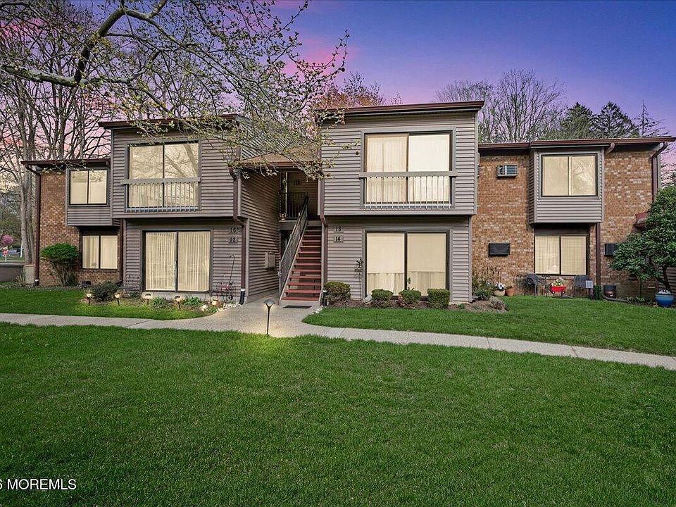 1st image of 18 Lexington Court