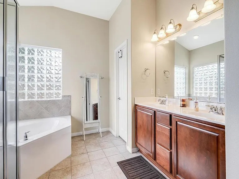 2209 Settlers Park Loop — Photo 18