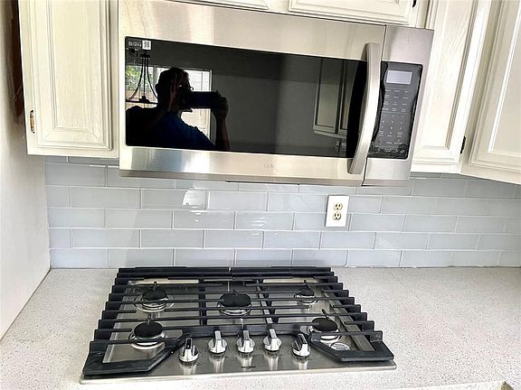 5th image of 3010 Mosby Dr
