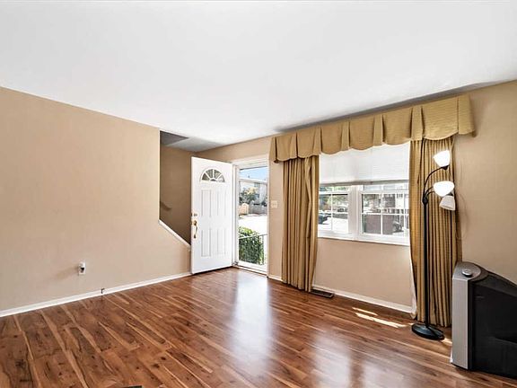 2nd image of 120 Burtonwood Dr