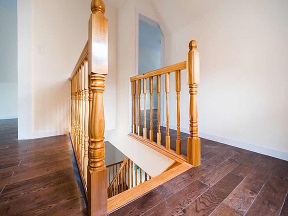 3rd image of 11163 42nd Ave Floor 2