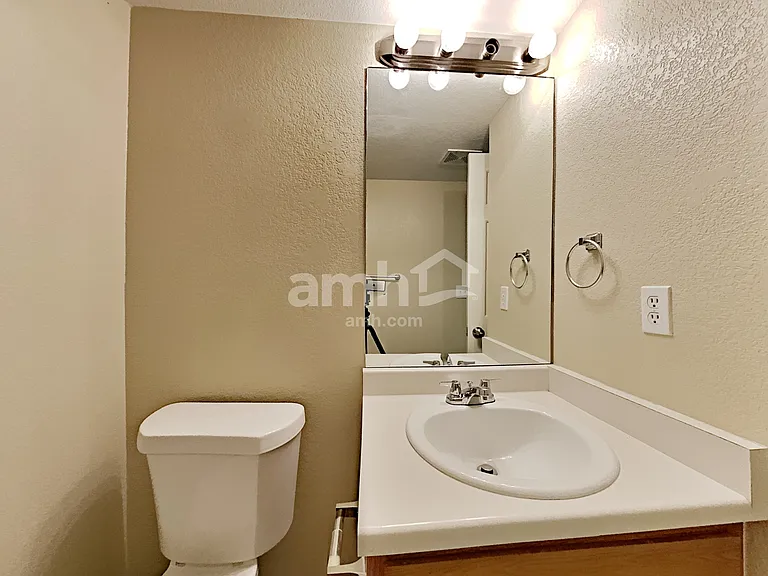 1640 S Buckley Way — Photo 17
