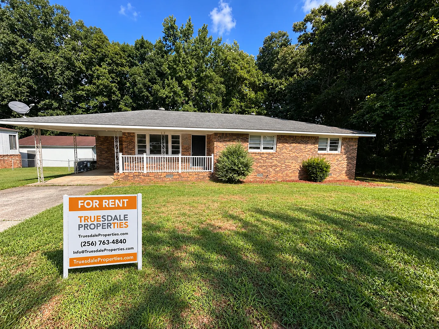 3br 2ba brick home with carport and fenced in yard. — Photo 1