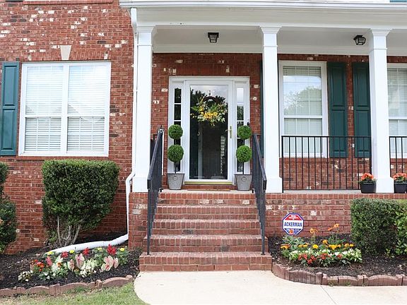 2nd image of 3155 Manor Ct