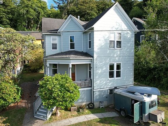 2nd image of 2689 Grand Ave