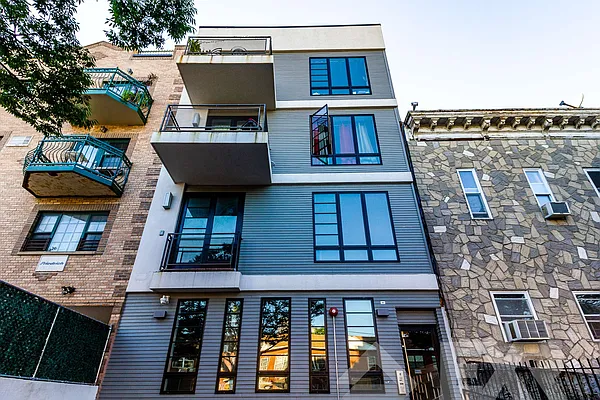 Rented by EXR | media 10