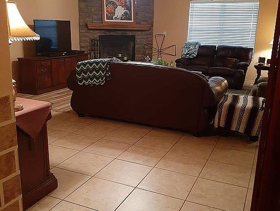 3rd image of 1005 Saunders Dr