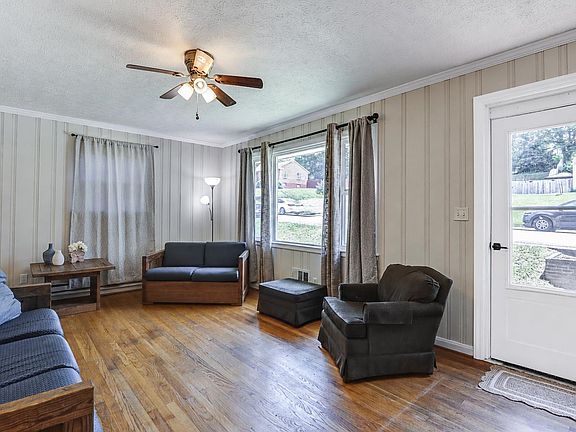 4th image of 4605 Greenwood Dr