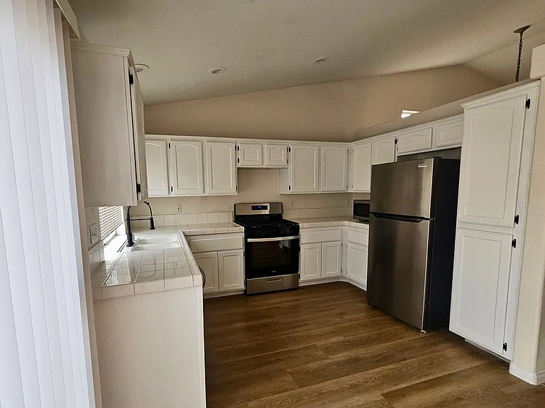 6612 Woodsworth Ave — Photo 6