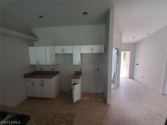 3rd image of 1020/1022 NE 8th Place Cpe