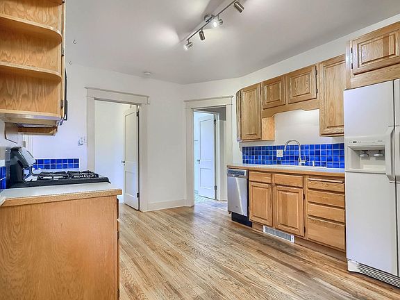5th image of 2689 Irving St