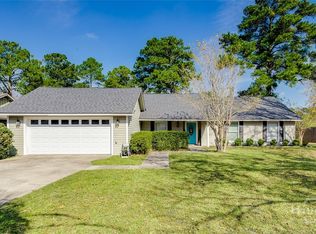 4 Dorchester Ct, Savannah, GA 31406