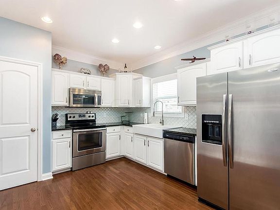 4th image of 658 Thornbush Dr