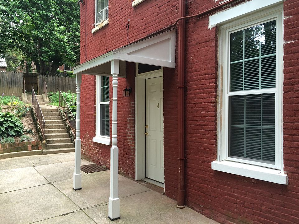 Apt. entrance