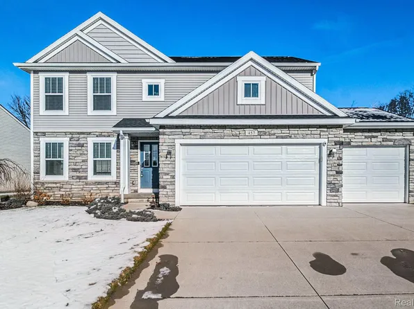 457 Knollwood Dr, Ortonville, MI 48462