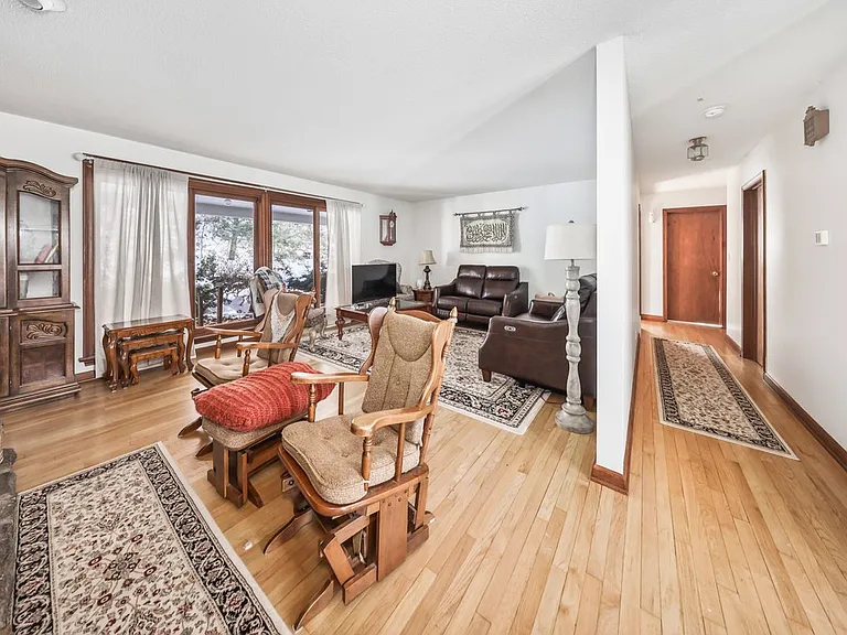 41 Trout Brook Dr — Photo 8