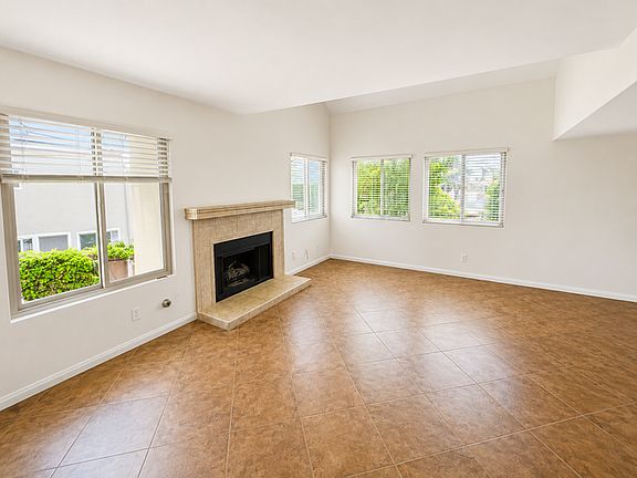 5th image of 4759 Lamont St