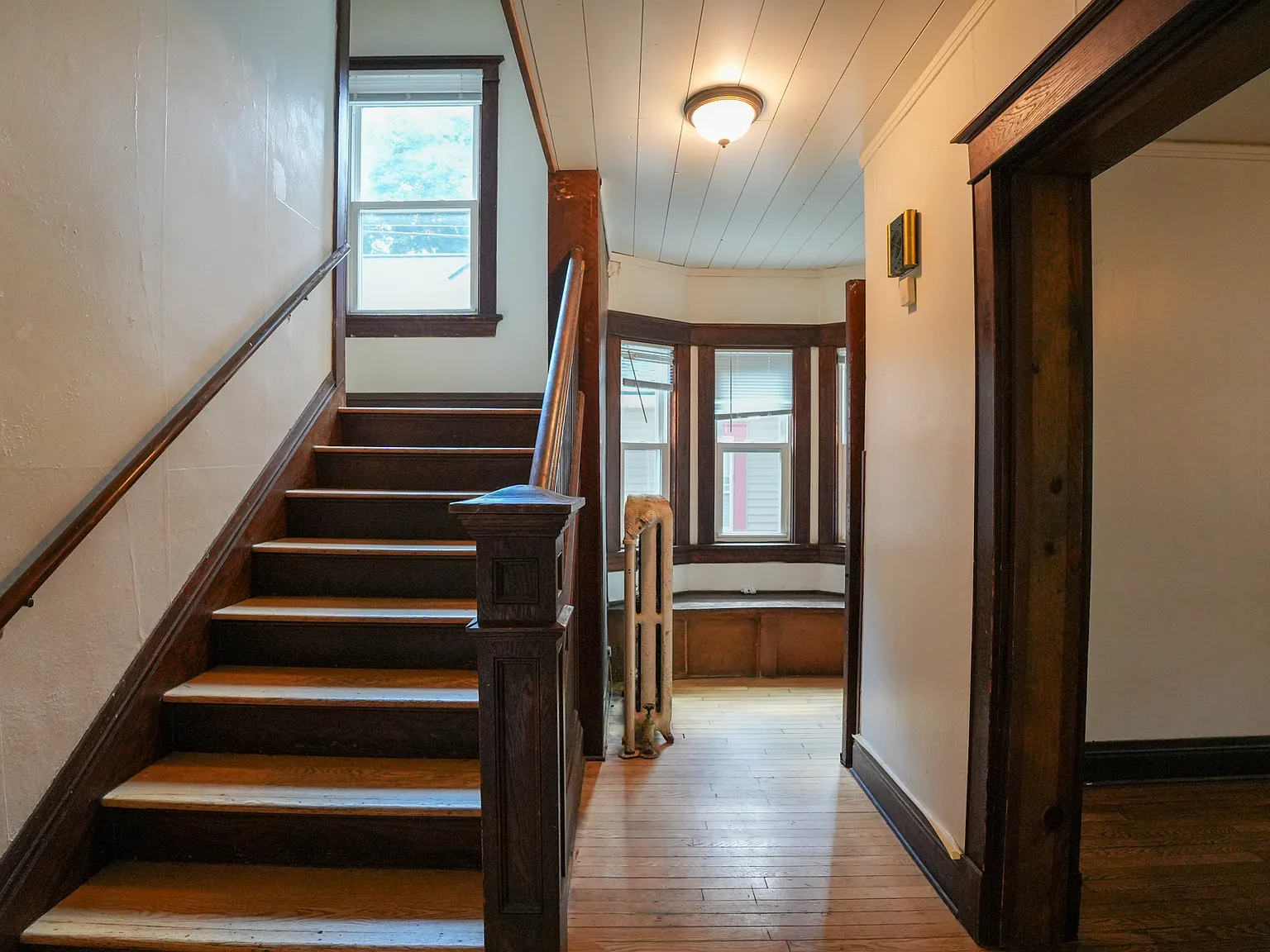 6 bed, 2.0 bath, $6,090 — Photo 2