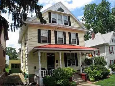424 Cedar St photo 1