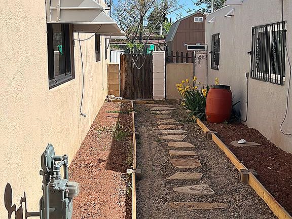 Flagstone Pathway Backyard