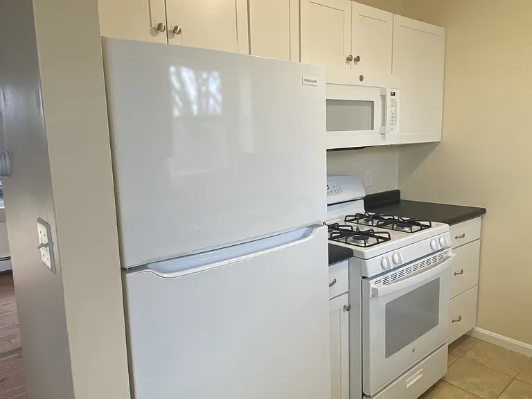 426 Colchester Ave #6 — Photo 2