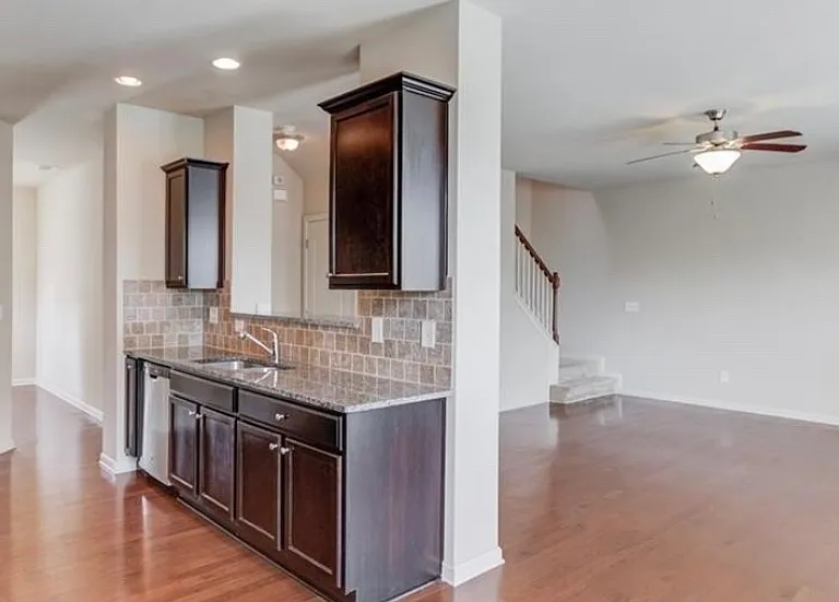 466 Jody Pl — Photo 9