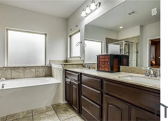 4 bed, $3,300 — Photo 2