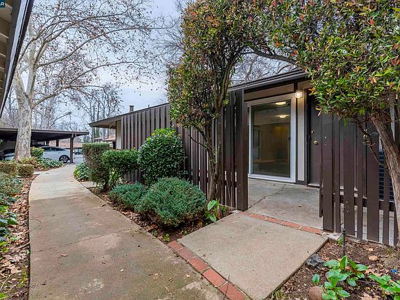 2nd image of 5492 Roundtree Dr APT A