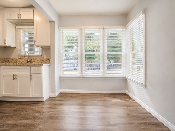 3rd image of 1813 W Victory Blvd