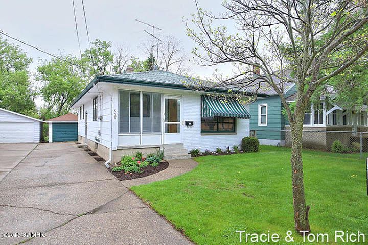 1st image of 966 Calvary Ave NW
